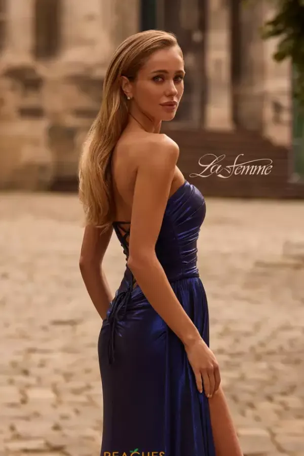 32830^La Femme Online