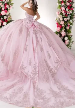 26131^LizLuo Quinceanera Discount