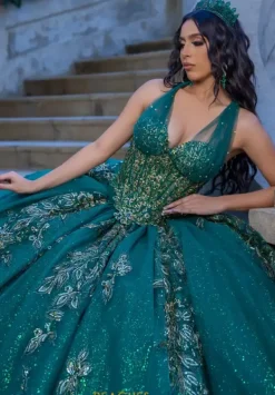 26089^LizLuo Quinceanera Sale