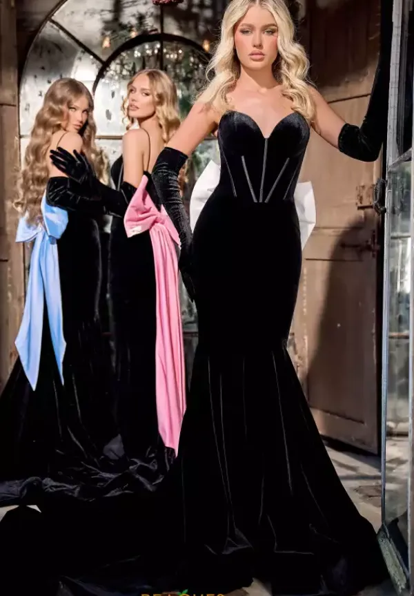 PS24068^Portia and Scarlett Hot