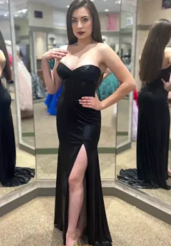 56085^Sherri Hill New